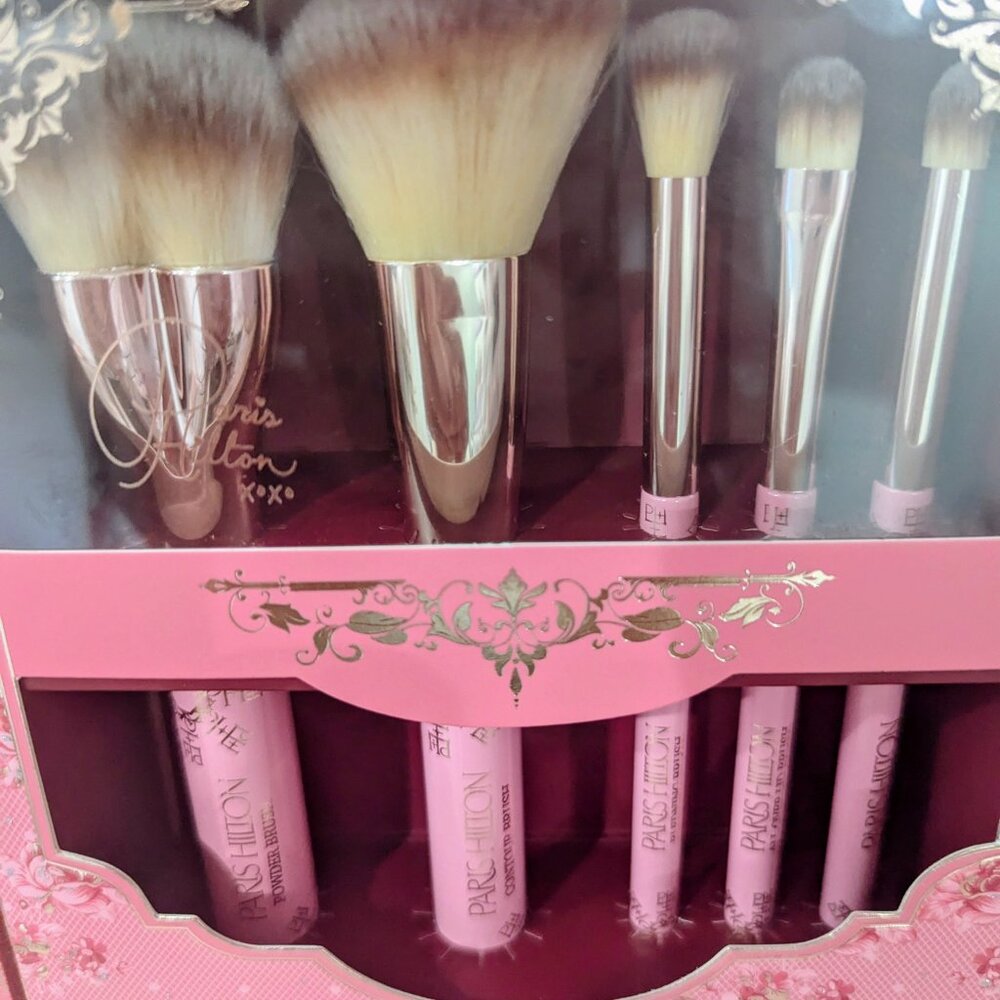 Paris Hilton 5 Piece Makeup Brush Gift Set - Picture 2 of 4